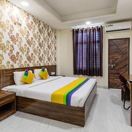 Treebo Trip Namaste Hotell Indore Exteriör bild