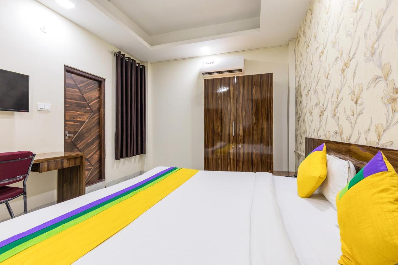 Treebo Trip Namaste Hotell Indore Exteriör bild