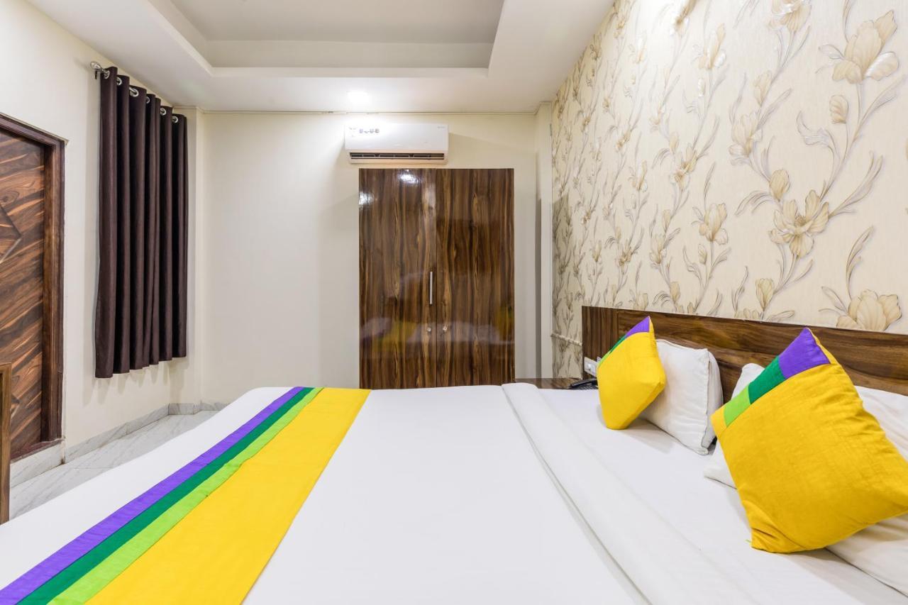 Treebo Trip Namaste Hotell Indore Exteriör bild