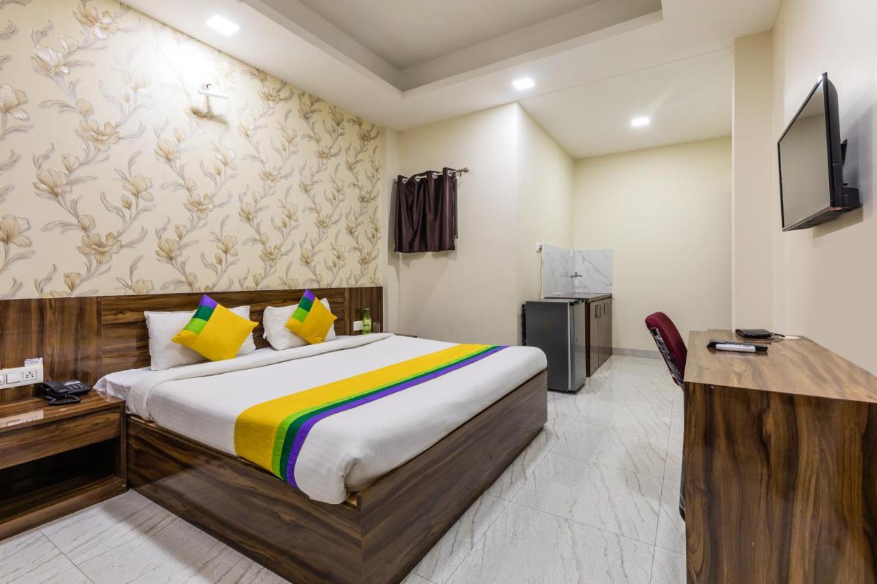 Treebo Trip Namaste Hotell Indore Exteriör bild