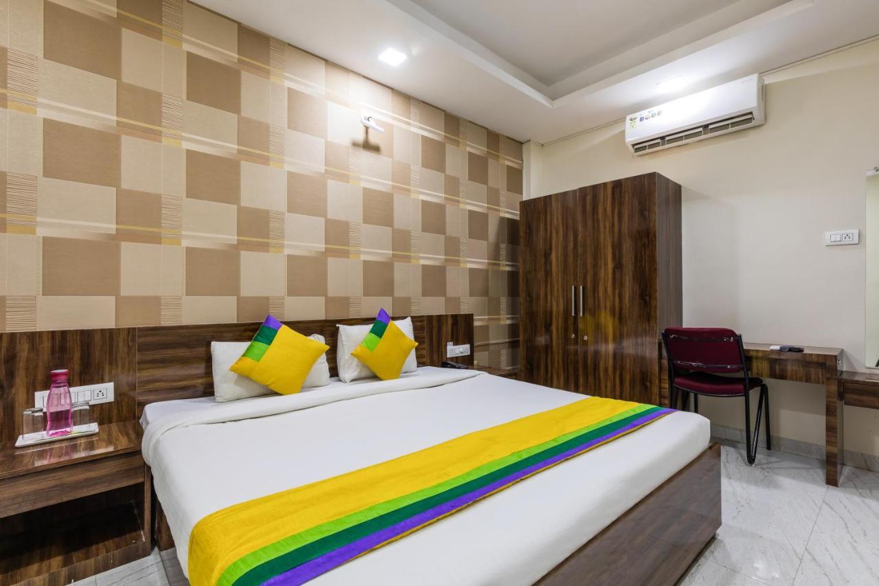 Treebo Trip Namaste Hotell Indore Exteriör bild