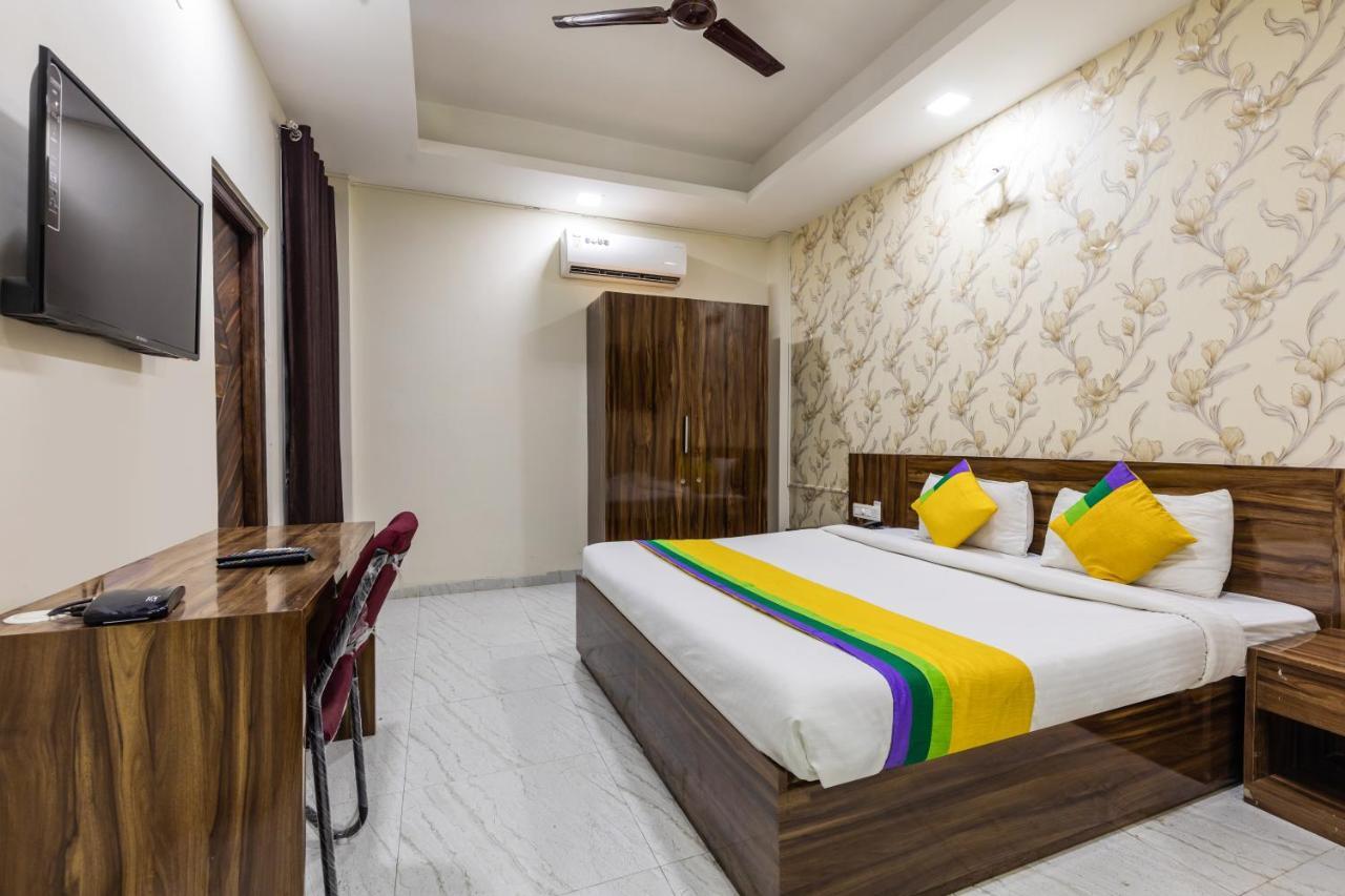 Treebo Trip Namaste Hotell Indore Exteriör bild