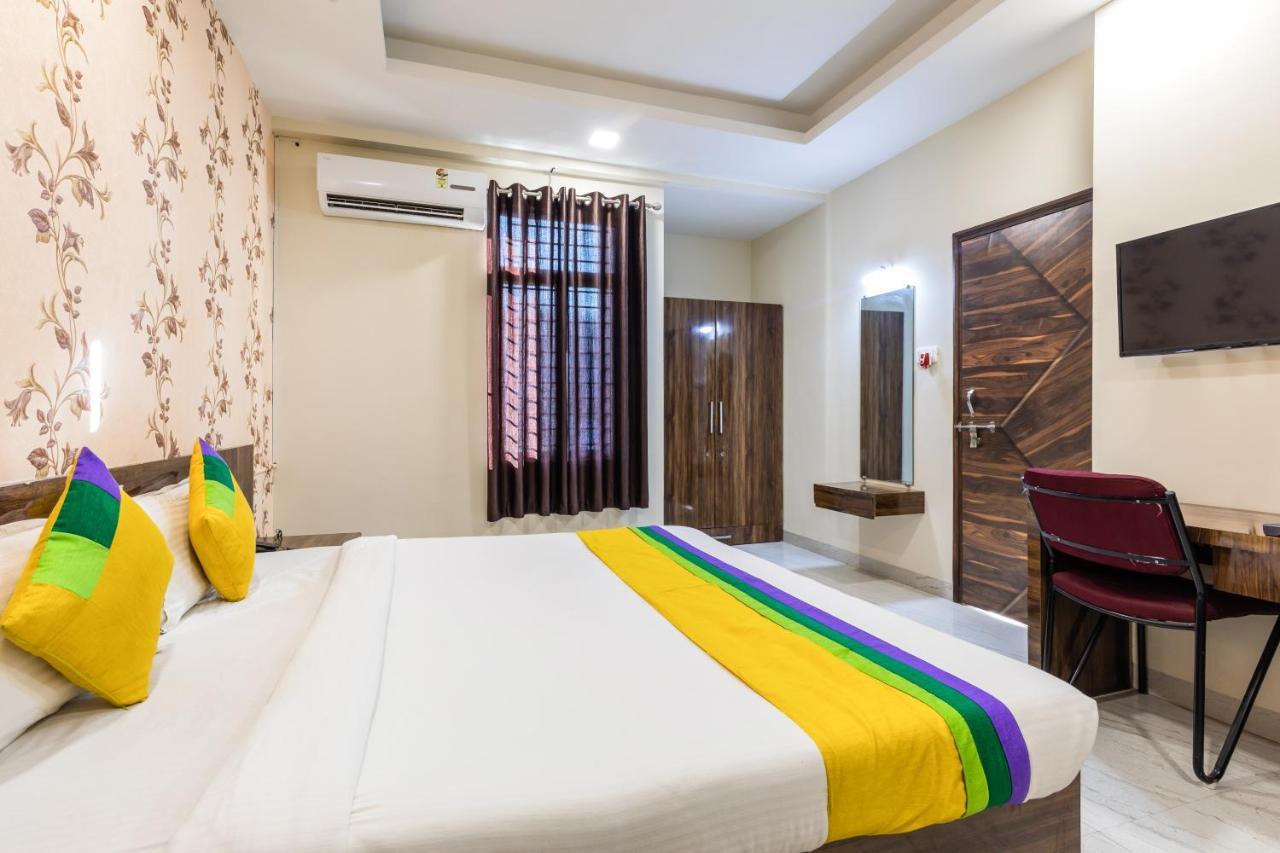 Treebo Trip Namaste Hotell Indore Exteriör bild