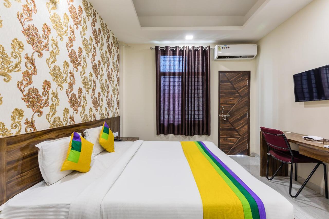 Treebo Trip Namaste Hotell Indore Exteriör bild