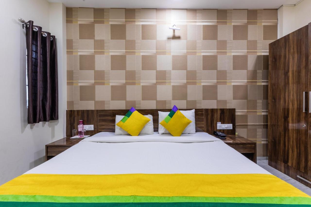 Treebo Trip Namaste Hotell Indore Exteriör bild