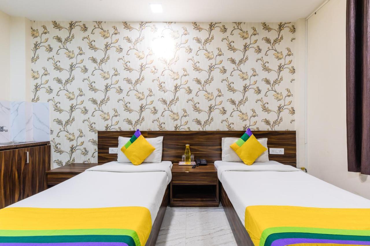 Treebo Trip Namaste Hotell Indore Exteriör bild