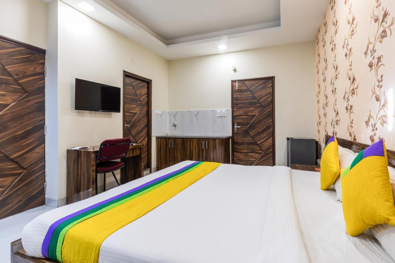 Treebo Trip Namaste Hotell Indore Exteriör bild