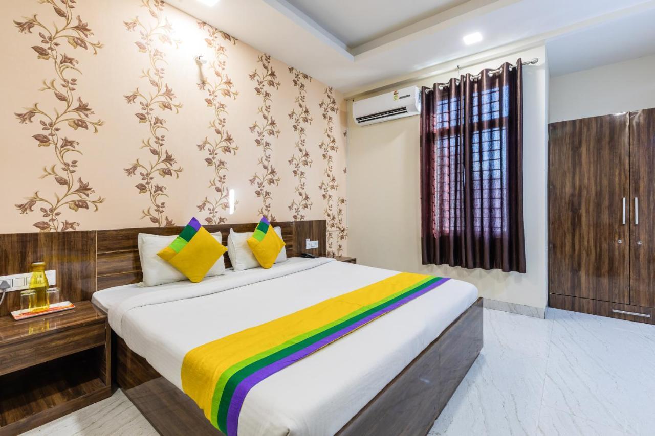 Treebo Trip Namaste Hotell Indore Exteriör bild