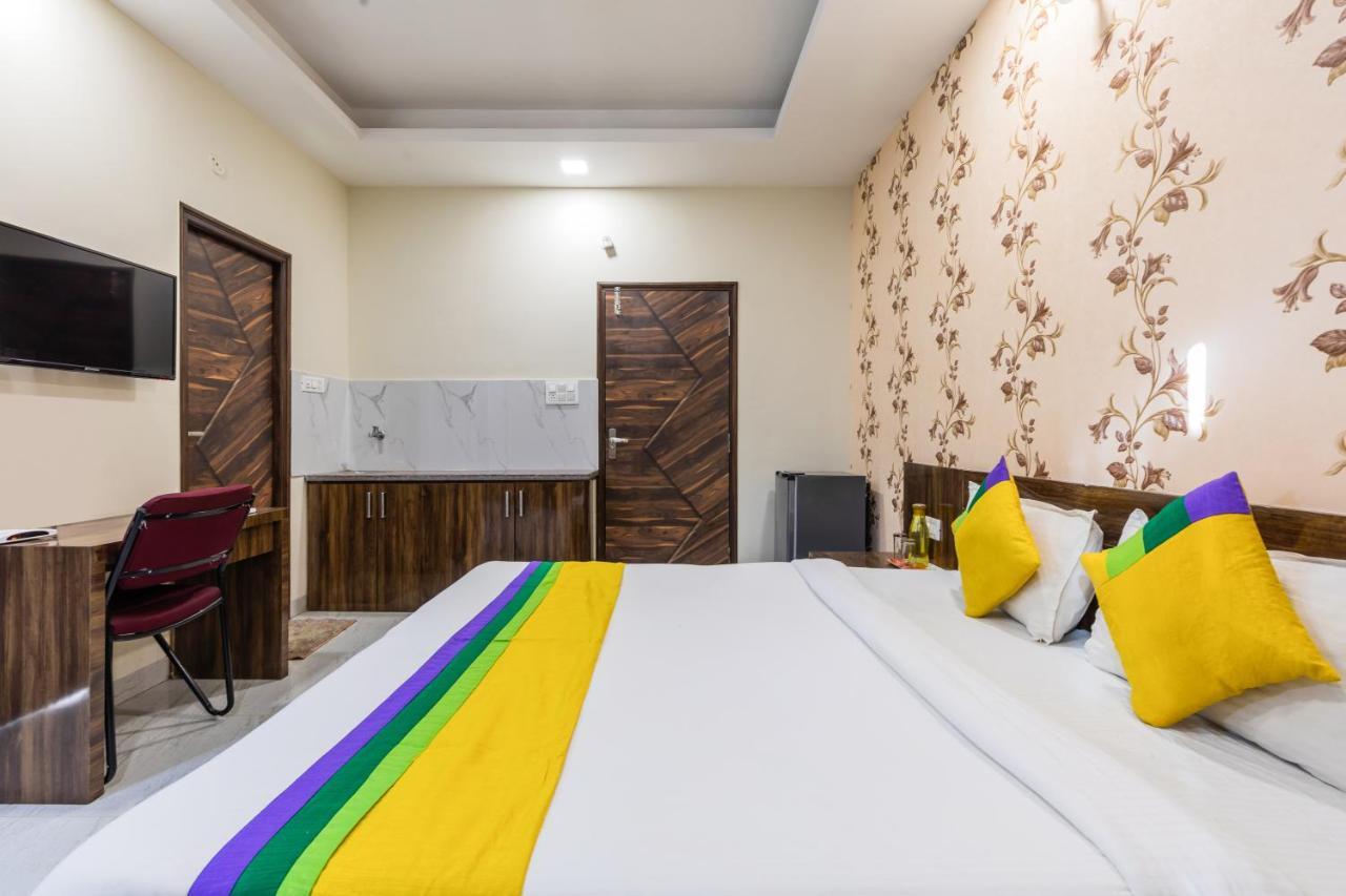 Treebo Trip Namaste Hotell Indore Exteriör bild