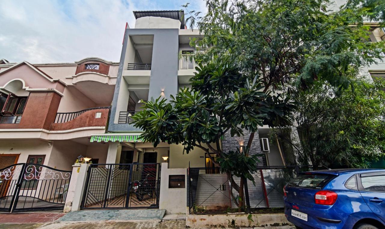 Treebo Trip Namaste Hotell Indore Exteriör bild