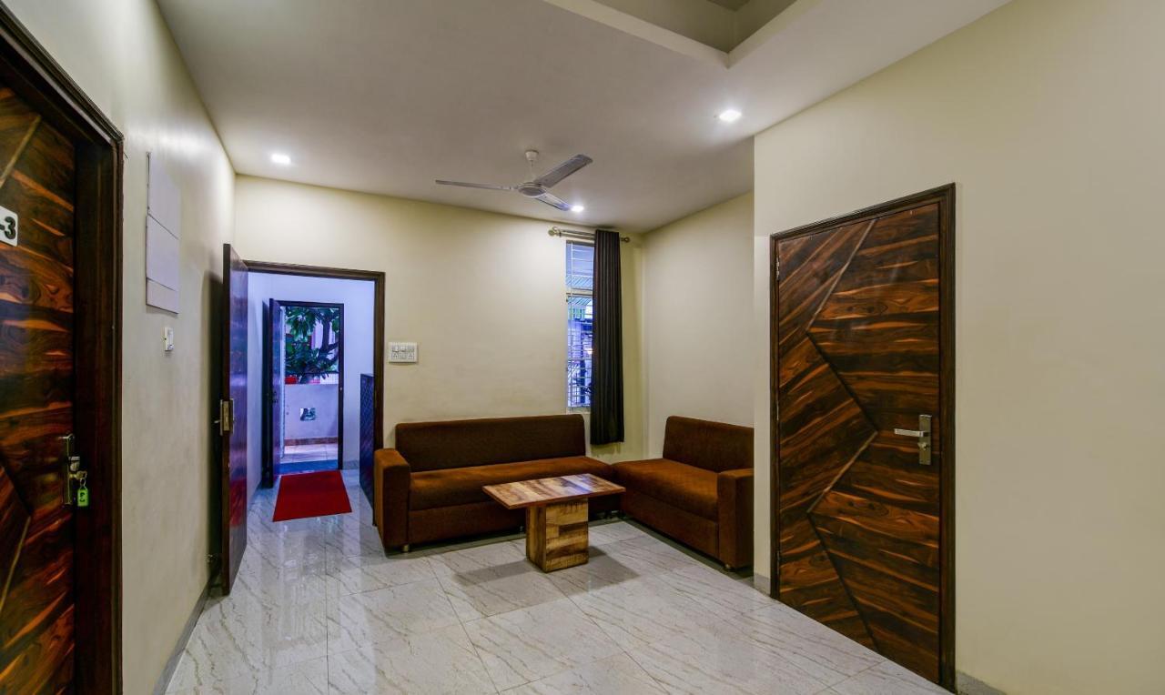 Treebo Trip Namaste Hotell Indore Exteriör bild