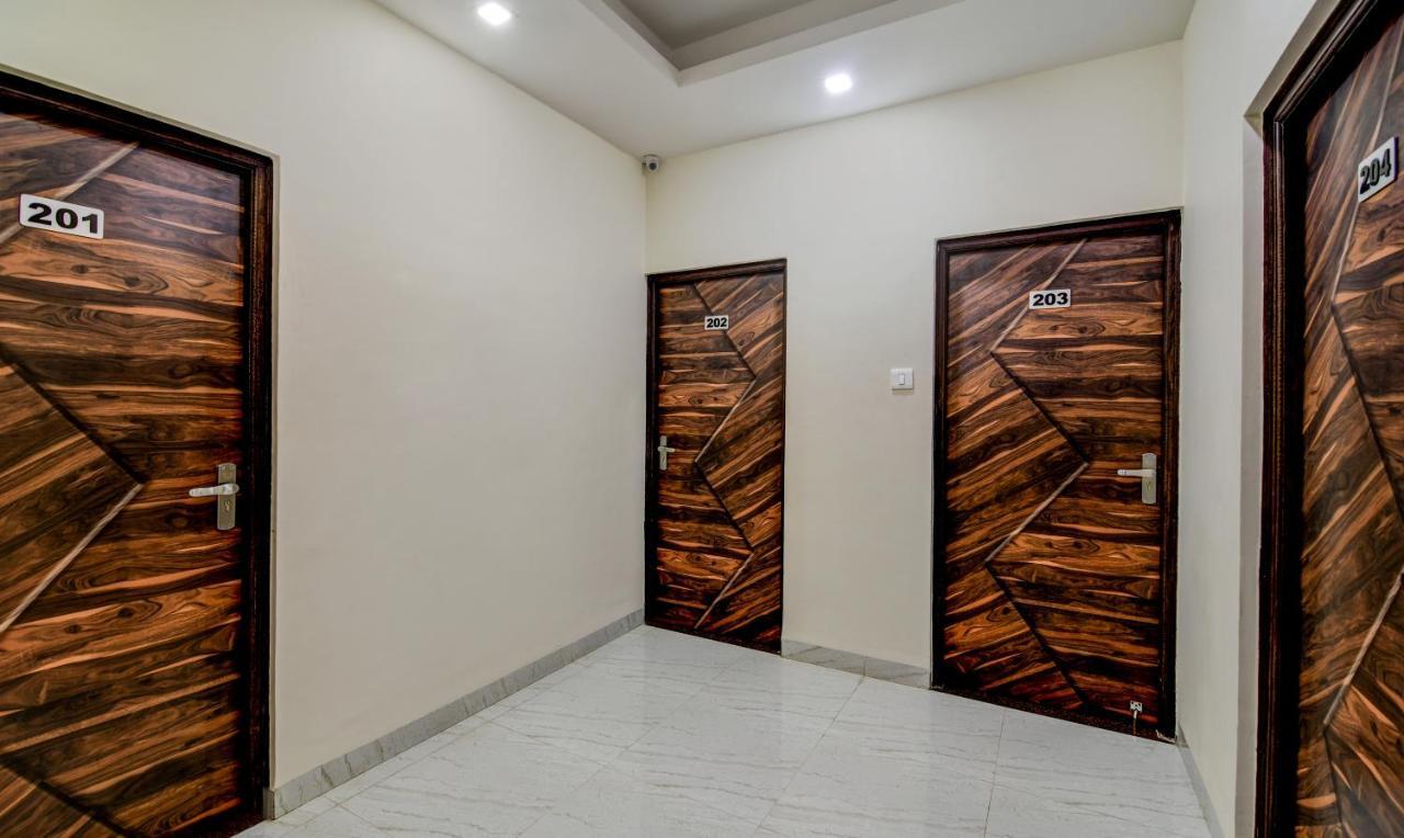 Treebo Trip Namaste Hotell Indore Exteriör bild